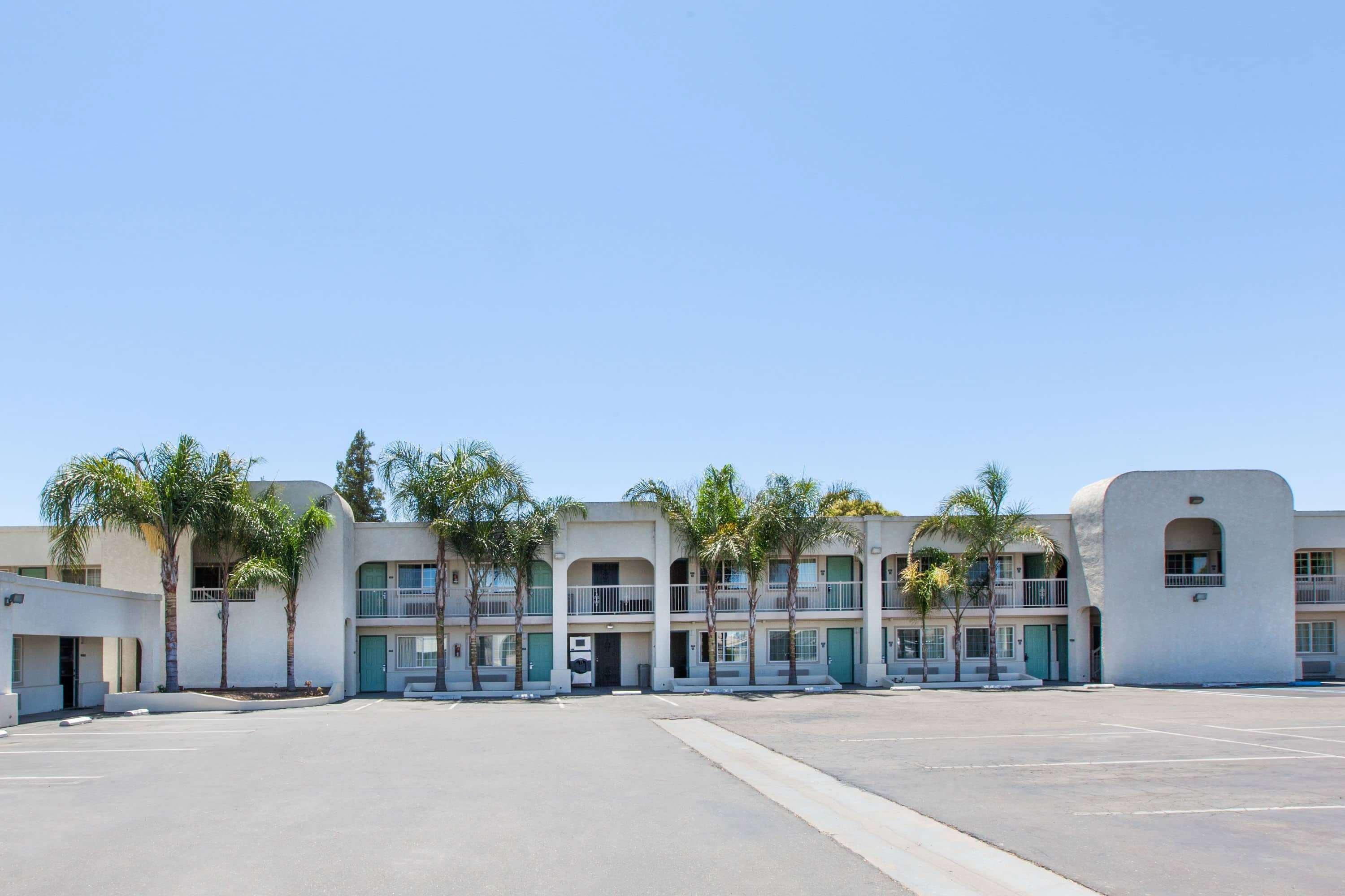 Travelodge By Wyndham Los Banos Ca מראה חיצוני תמונה