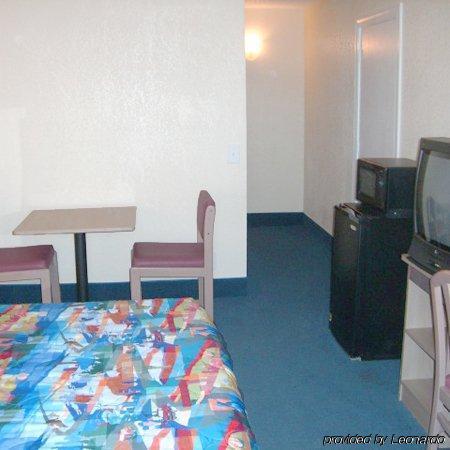 Travelodge By Wyndham Los Banos Ca חדר תמונה