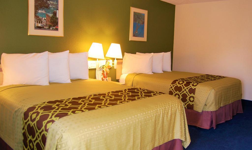 Travelodge By Wyndham Los Banos Ca מראה חיצוני תמונה