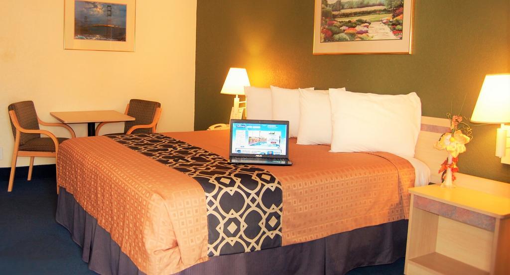 Travelodge By Wyndham Los Banos Ca מראה חיצוני תמונה